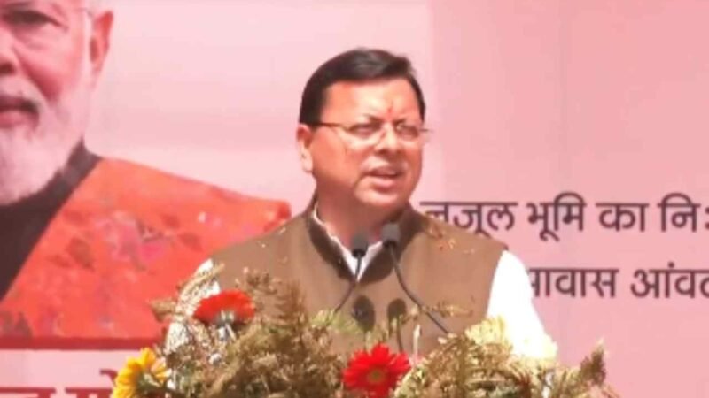 उत्तराखंड: रूद्रपुर पहुंचे CM धामी, महिलाओं ने पुष्प वर्षा कर किया स्वागत