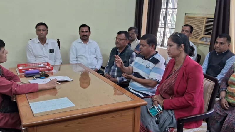 उत्तराखंड: मूल्यांकन समय में परिवर्तन और पारिश्रमिक बढ़ोत्तरी को लेकर बोर्ड अधिकारियों से मिले शिक्षक