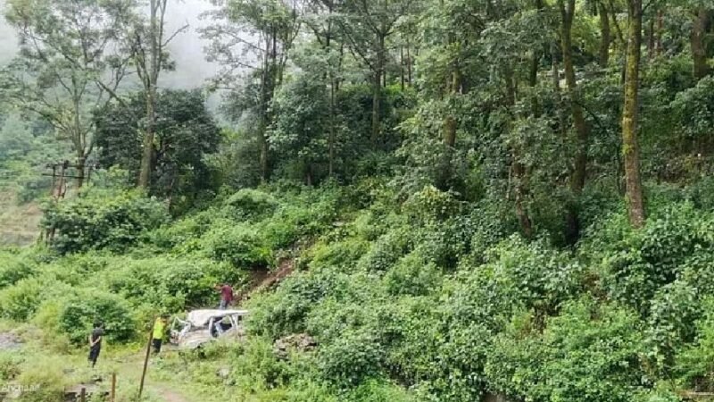 उत्तराखंड: बांसवाड़ा में हादसा, खाई में गिरा वाहन, सात लोग थे सवार