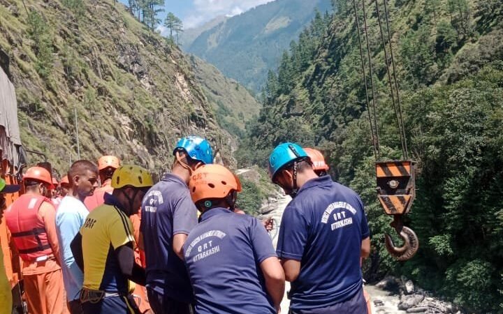 उत्तराखंड: पांच दिन पहले वाहन समेत भागीरथी में समाया अजीत, अब तक नहीं चला कुछ पता 