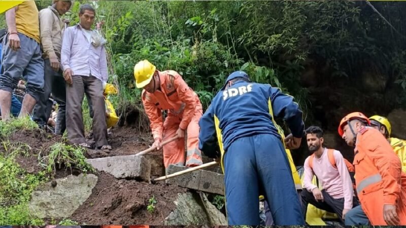 उत्तराखंड : केदारनाथ पैदल मार्ग करीब 15 मीटर पूरी तरह ध्वस्त, यात्रियों को सुरक्षित निकालने का काम जारी