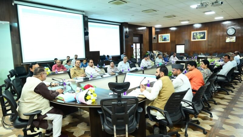 उत्तराखंड: रोज़गार गारंटी परिषद की बैठक, दीपक बिजल्वाण समेत अन्य नामित सदस्य भी हुए शामिल