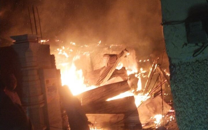 बड़ी खबर : उत्तरकाशी के बड़कोट में भीषण अग्निकांड, 7 मकान और 5 दुकानें जलकर राख