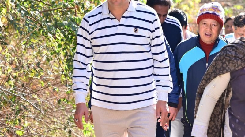 पत्नी गीता और बच्चों के साथ झड़ीपानी मार्ग पर ट्रैक पर गए सीएम धामी, देखें तस्वीरें