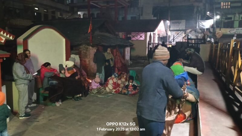 उत्तरकाशी में भूकंप की अफवाह से मची अफरातफरी, आधी रात को बच्चों समेत सड़क पर आए लोग