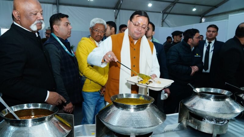 मुख्यमंत्री पुष्कर सिंह धामी ने राष्ट्रीय खेलों की व्यवस्थाओं का किया निरीक्षण, खिलाड़ियों संग किया भोजन