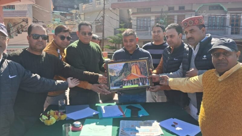 बड़कोट व्यापार मंडल ने नगर पालिका अध्यक्ष से की मुलाकात, व्यापारियों और नगर की समस्याओं पर चर्चा