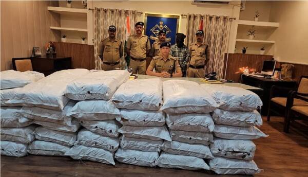 Uttarakhand Crime News : पुलिस और STF की बड़ी कार्रवाई, पकड़ा 434.738 किलो गांजा, कीमत जानकर चौंक जाएंगे आप