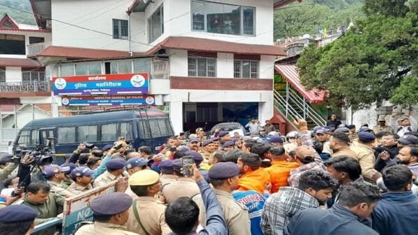 नैनीताल में बच्ची से दुष्कर्म : नहीं थम रहा जनाक्रोश, तीसरे दिन भी प्रदर्शन जारी