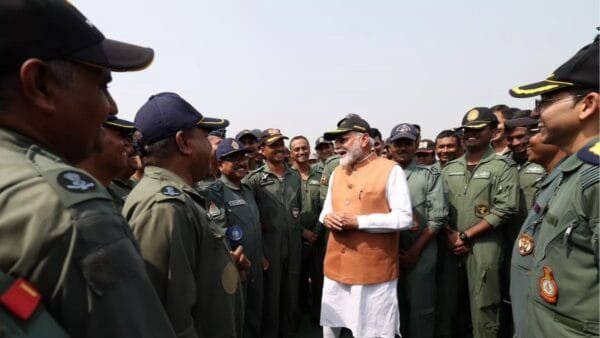 ‘ऑपरेशन सिंदूर’ के बाद प्रधानमंत्री मोदी का आदमपुर एयरबेस दौरा, वायुसेना के जवानों से की मुलाकात