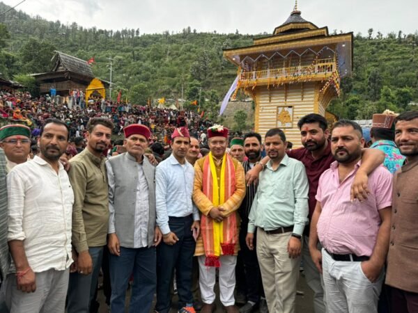 श्री खंडासूरी शेड़कुड़िया महासू महाराज के थान में दिव्य प्राण प्रतिष्ठा समारोह सम्पन्न, हजारों श्रद्धालुओं ने लिया आशीर्वाद