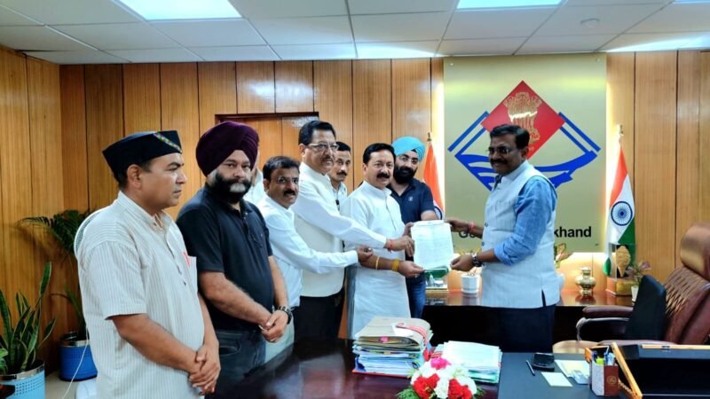 कांग्रेस प्रतिनिधिमंडल ने मुख्य सचिव से की मुलाकात, छह सूत्रीय मांग पत सौंपा, हेली सेवाओं मनमानी पर रोक लगाने की मांग