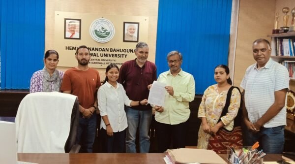 गढ़वाल विश्वविद्यालय में महिला शिक्षिकाओं के उत्पीड़न का मामला गरमाया, निदेशक पर गंभीर आरोप, कुलपति से कार्रवाई की मांग