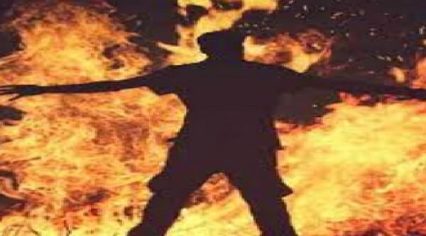 उत्तराखंड : जमीन बंटवारा विवाद बना भयावह, व्यक्ति ने तहसील में खुद को लगाई आग, हालत गंभीर