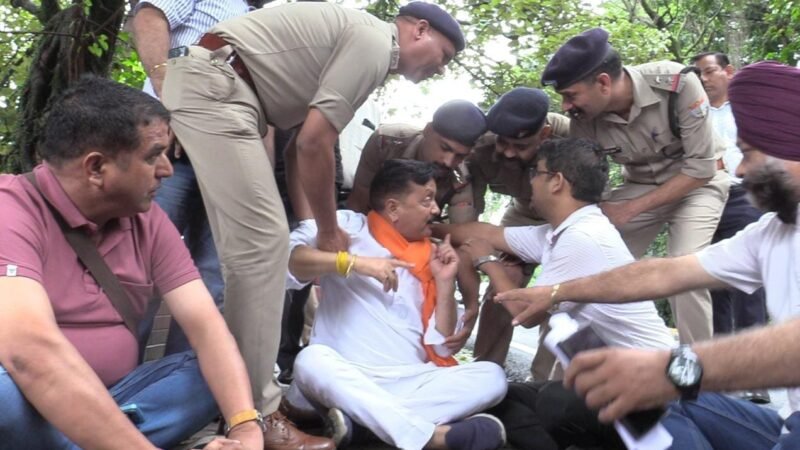 लोकतंत्र का गला घोंट रही भाजपा सरकार, राज्यपाल विपक्ष से नहीं मिल रहे : माहरा