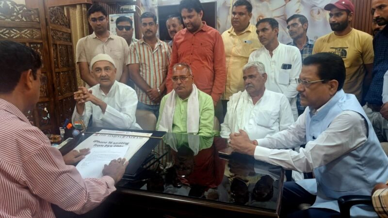 सहकारी निर्वाचन प्राधिकरण कार्यालय पर बोला धावा, चुनाव रद्द करने की मांग