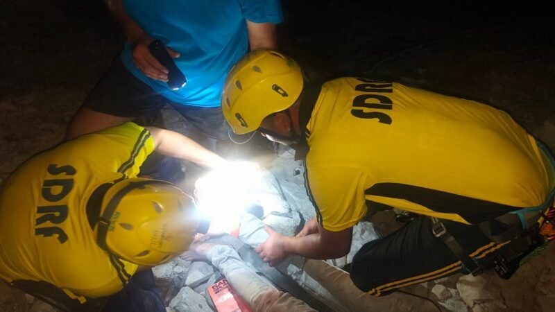 खाई में गिरी कांवड़ियों की बाइक, दो घायल, SDRF ने किया साहसी रेस्क्यू