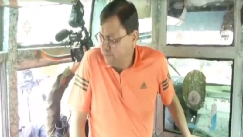 उत्तरकाशी धराली आपदा : राहत-बचाव कार्य जारी, CM धामी ने रेस्क्यू किए गए लोगों से मुलाकात