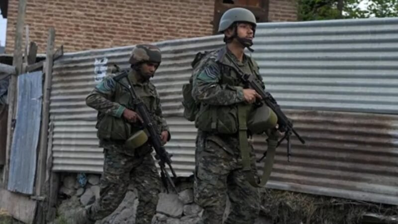 कुलगाम में आतंकी ढेर, पुंछ में घुसपैठ की कोशिश नाकाम