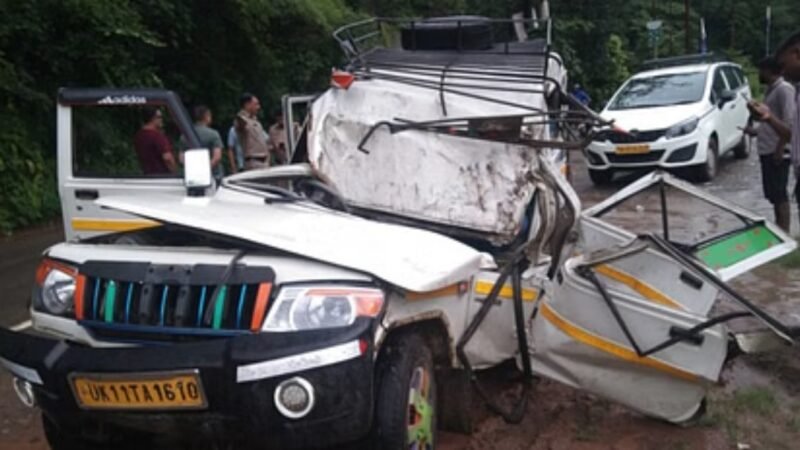 उत्तराखंड में बड़ा हादसा: पहाड़ी से मौत बनकर गिरी चट्टान, दो की मौत, पांच घायल