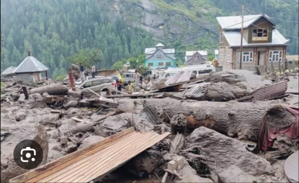 Kishtwar Cloudburst Live: बादल फटने से मची तबाही, 41 लोगों की मौत, 98 लोग बचाए गए, कई लापता