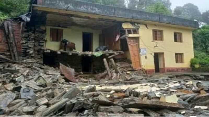 उत्तराखंड के बागेश्वर में बादल फटने से तबाही, 2 महिलाओं की मौत, 3 लोग लापता