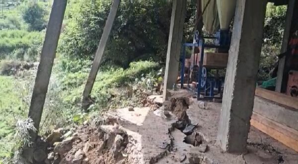 उत्तरकाशी: बारिश से हुआ भूस्खलन, बिगराड़ी गांव में लघु उद्योग को भारी नुकसान