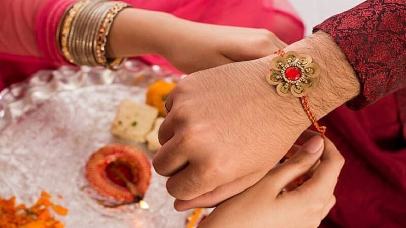 रक्षाबंधन पर इस बार नहीं रहेगा भद्रा का साया, लेकिन…डेढ़ घंटे नहीं रहेगा शुभ मुहूर्त!