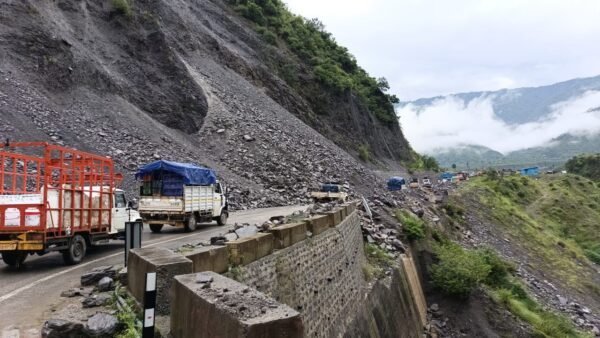 उत्तरकाशी: गंगोत्री व यमुनोत्री मार्ग बाधित, इन मार्गों पर यातायात सुचारू