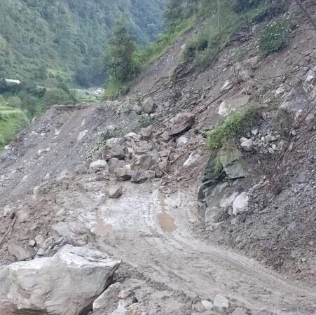 उत्तरकाशी जिले में आज ऐसा है सड़कों हाल : गंगोत्री NH खोलने जुटा BRO, यमुनोत्री NH पर कई जगहों पर बंद