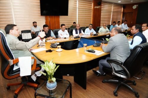 मुख्यमंत्री पुष्कर सिंह धामी से राज्य में आपदा से हुए नुकसान का जायजा लेने आई भारत सरकार की अन्तर-मंत्रालयी टीम ने भेंट की