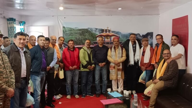 सेना अधिकारियों ने भगवान बदरी विशाल के दर्शन