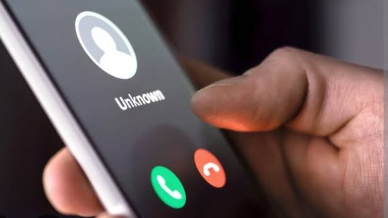 DM को महंगा पड़ा विधायक का फोन न उठाना, 20-25 कॉल मिस, जारी हुआ नोटिस, मांगनी पड़ी माफी