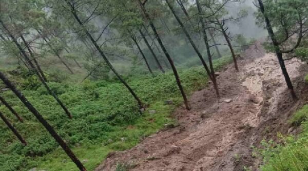 Uttarakhand Breaking : चमोली के सगवाड़ा गांव में अतिवृष्टि का कहर, मलबा बहा ले गया मकान