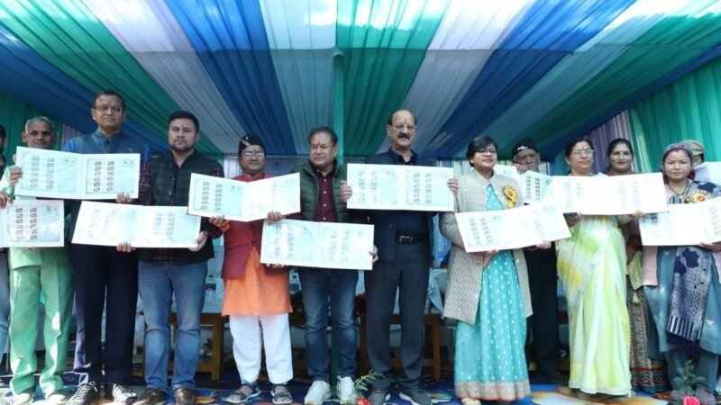 चिपको आंदोलन की प्रणेता गौरा देवी की जन्म शताब्दी पर डाक विभाग ने जारी किया विशेष माई स्टाम्प