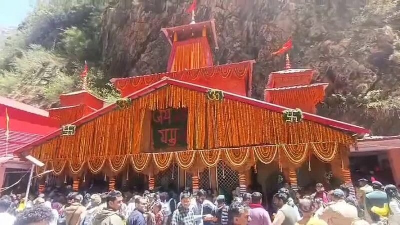 यमुनोत्री धाम के कपाट शीतकाल के लिए बंद, मां यमुना की डोली खरसाली रवाना