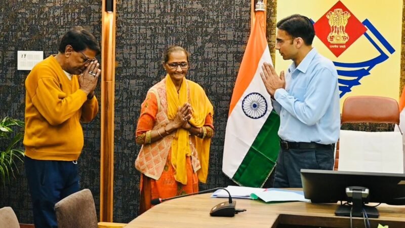 देहरादून में बेटों की गुंडागर्दी पर डीएम सख्त — कैंसर पीड़ित मां-बाप को घर से निकालने वाले बेटों पर जिला बदर की कार्रवाई शुरू