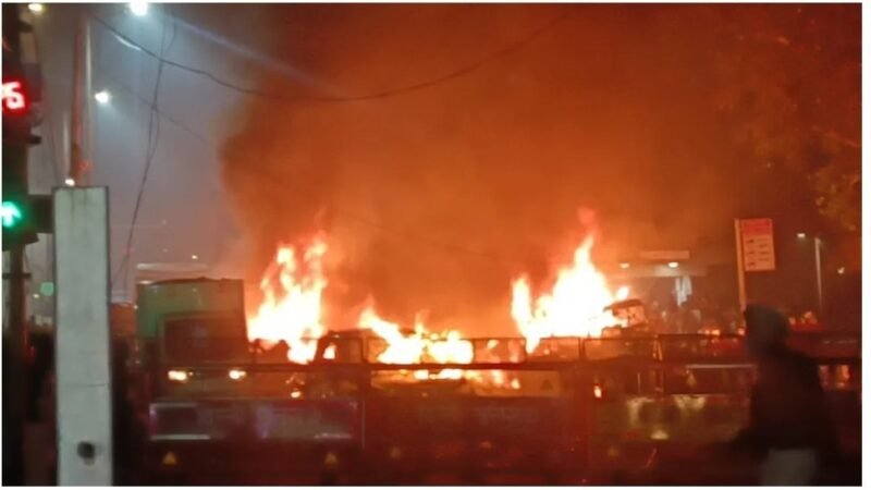 BIG BREAKING: लाल किला मेट्रो स्टेशन के पास कार में धमाका, आठ की मौत, दहशत से कांपी दिल्ली!