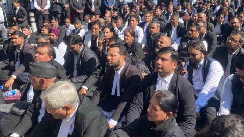 उत्तराखंड : चैंबर निर्माण की मांग को लेकर अधिवक्ताओं की हड़ताल जारी, आज पूर्ण बंद