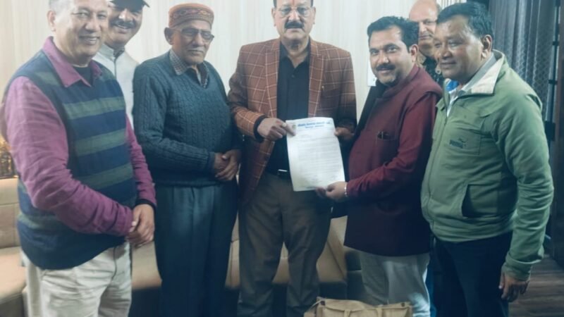 चौंदकोट क्षेत्र में जंगली जानवरों का कहर: चौंदकोट वेलफेयर सोसाइटी ने वन मंत्री को सौंपा ज्ञापन