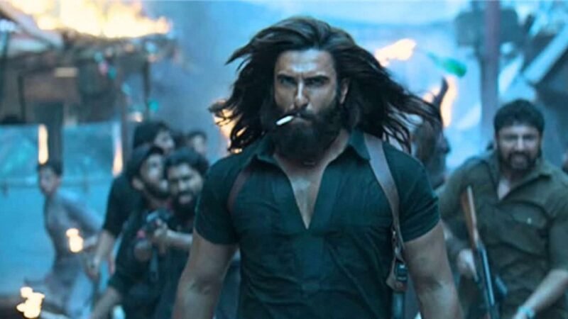 धुरंधर: रणवीर सिंह की दमदार परफॉर्मेंस, अक्षय खन्ना ने लूटी महफिल, खाड़ी देशों में बैन के बावजूद 300 करोड़ के करीब पहुंची