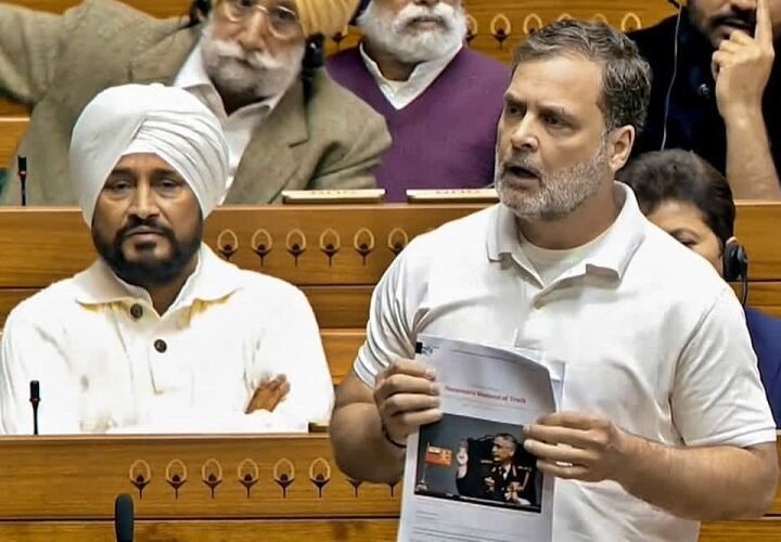 किताब लीक मामले में FIR दर्ज, राहुल गांधी बोले-नरवणे पर भरोसा, किताब से सरकार असहज