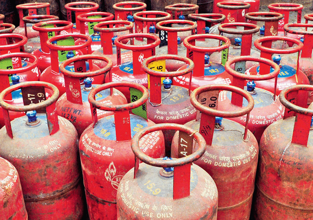 भारत के पास पर्याप्त तेल भंडार, LPG, पेट्रोल-डीजल पर अफवाह फैलाई तो होगी कार्रवाई