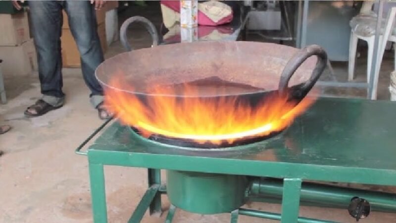 अमेरिका–ईरान तनाव : गैस संकट से रेस्टोरेंट संचालक परेशान, डीजल भट्ठियां बनीं नया विकल्प