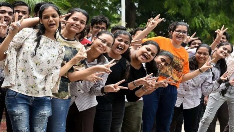 CBSE Class 10th Result 2026 OUT: सीबीएसई सेकेंडरी रिजल्ट जारी, DigiLocker एवं SMS से करें चेक, 93.70% पास
