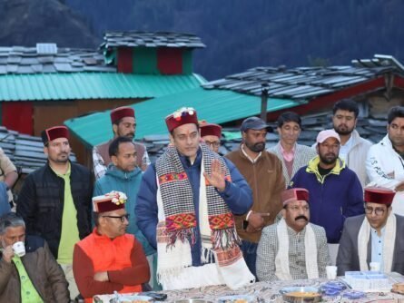 फीताड़ी अग्निकांड: मंत्री सौरभ बहुगुणा ने पीड़ितों से की मुलाकात, 14 परिवारों को गोट वैली प्रोजेक्ट से जोड़ने की घोषणा