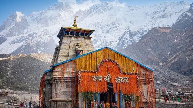 BIG BREAKING : भारी बारिश के चलते केदारनाथ यात्रा अस्थायी रूप से स्थगित, यात्रियों को सुरक्षित स्थानों पर रोका गया