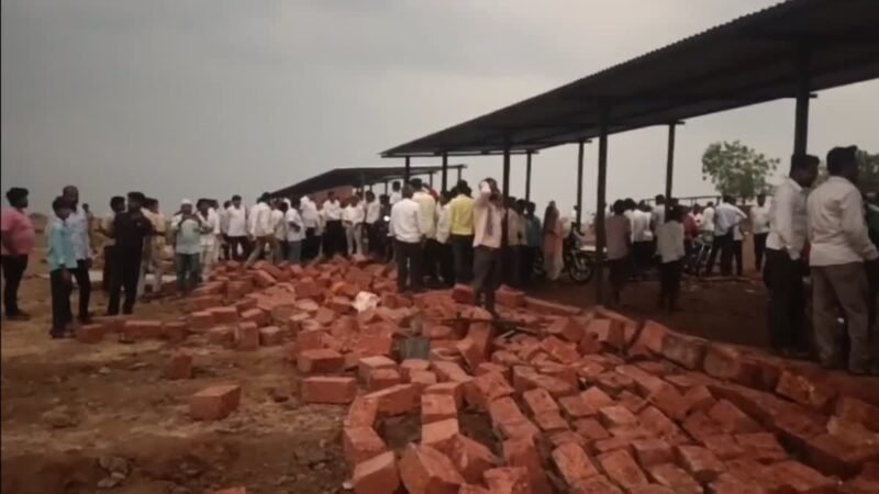 दर्दनाक हादसा: तूफानी बारिश में दीवार गिरने से छह श्रद्धालुओं की मौत, 15 घायल
