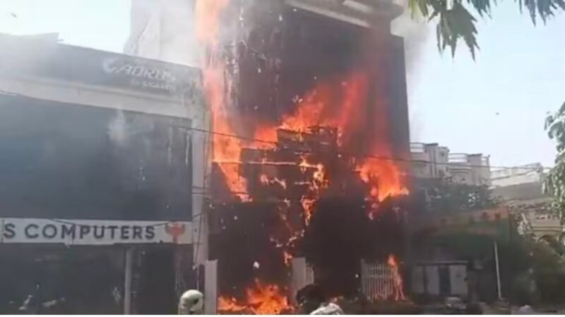 लखनऊ के कोचिंग सेंटर में भीषण आग, दम घुटने से दो की मौत, कई घायल