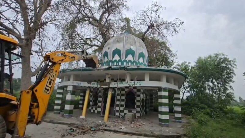 उत्तराखंड : देवभूमि में अवैध मजारों पर धामी सरकार का बुलडोजर एक्शन जारी, अब यहां हुई कार्रवाई 